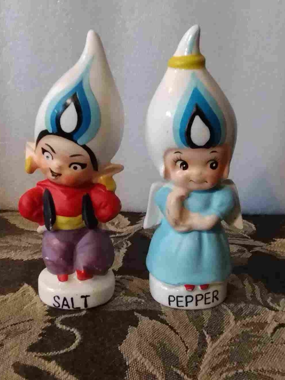 Vintage-Style White and Blue Ceramic Salt & Pepper Shakers - Home Party Supplies